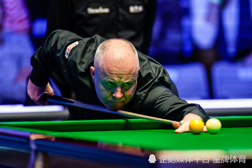 她不仅以精 她不仅以精